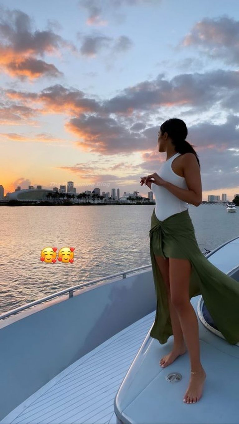 Olivia Culpo Enjoys A Boat Party On A Sunny Afternoon In Miami Beach 