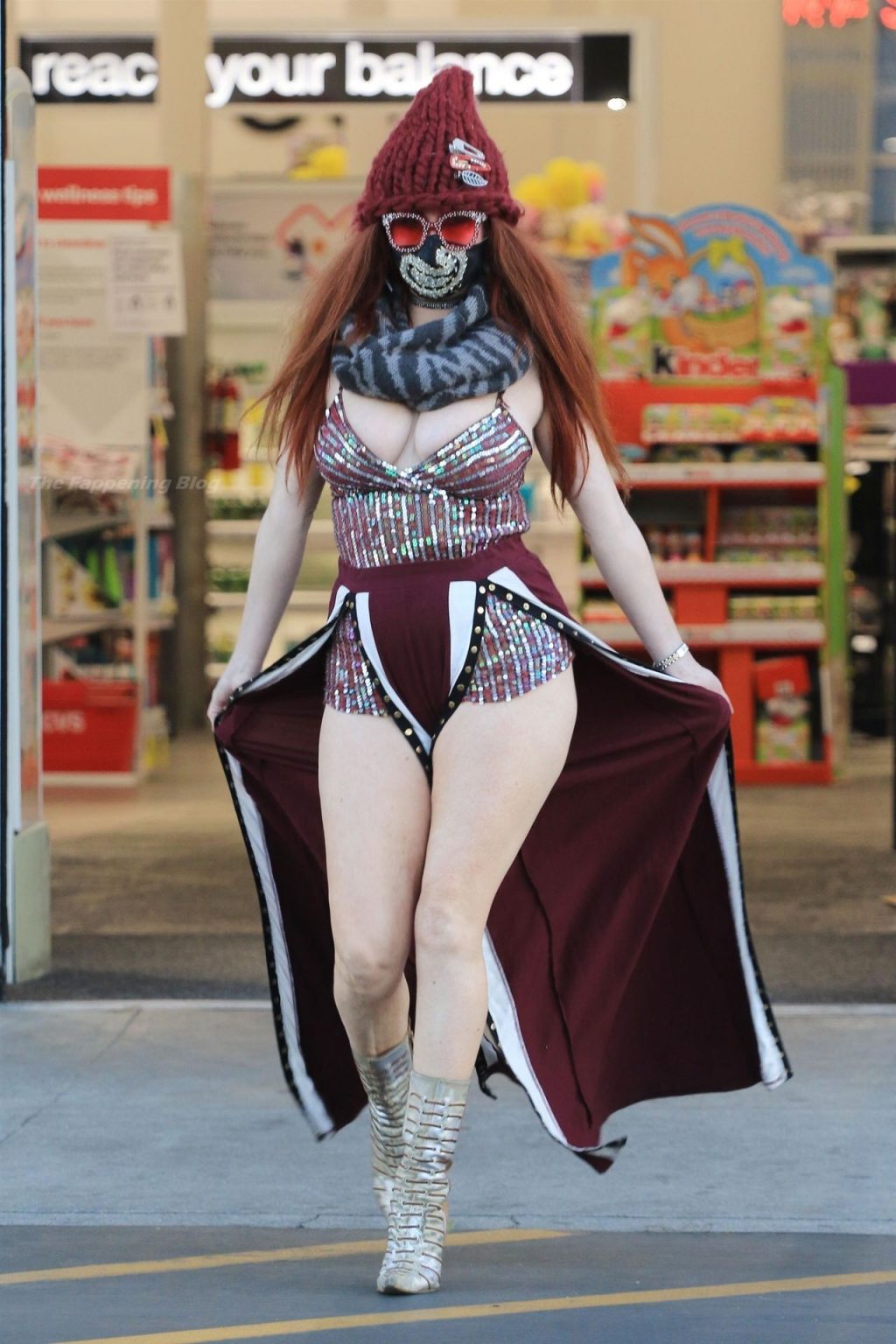Busty Phoebe Price is Seen at CVS Pharmacy in LA (35 Photos)
