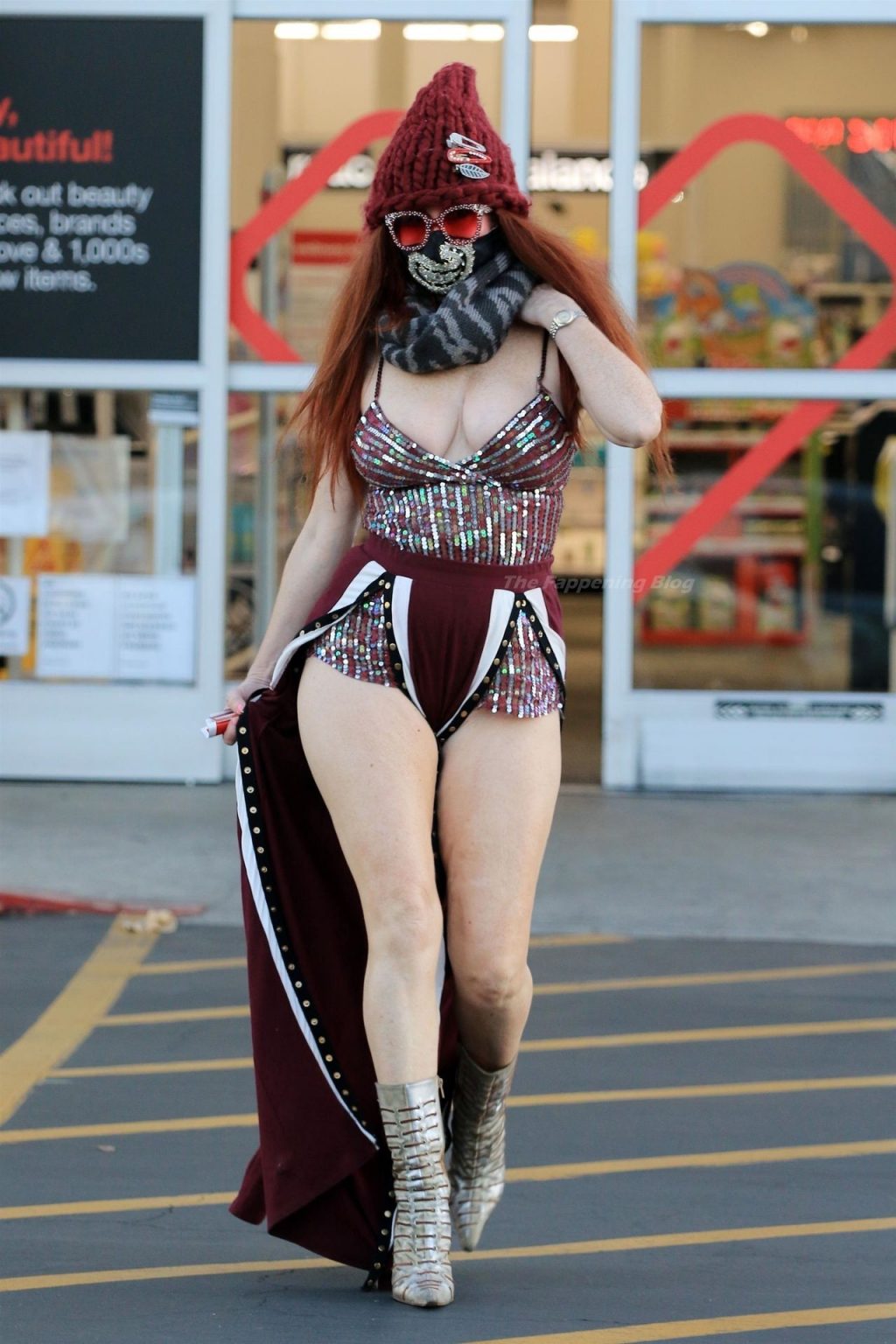 Busty Phoebe Price is Seen at CVS Pharmacy in LA (35 Photos)