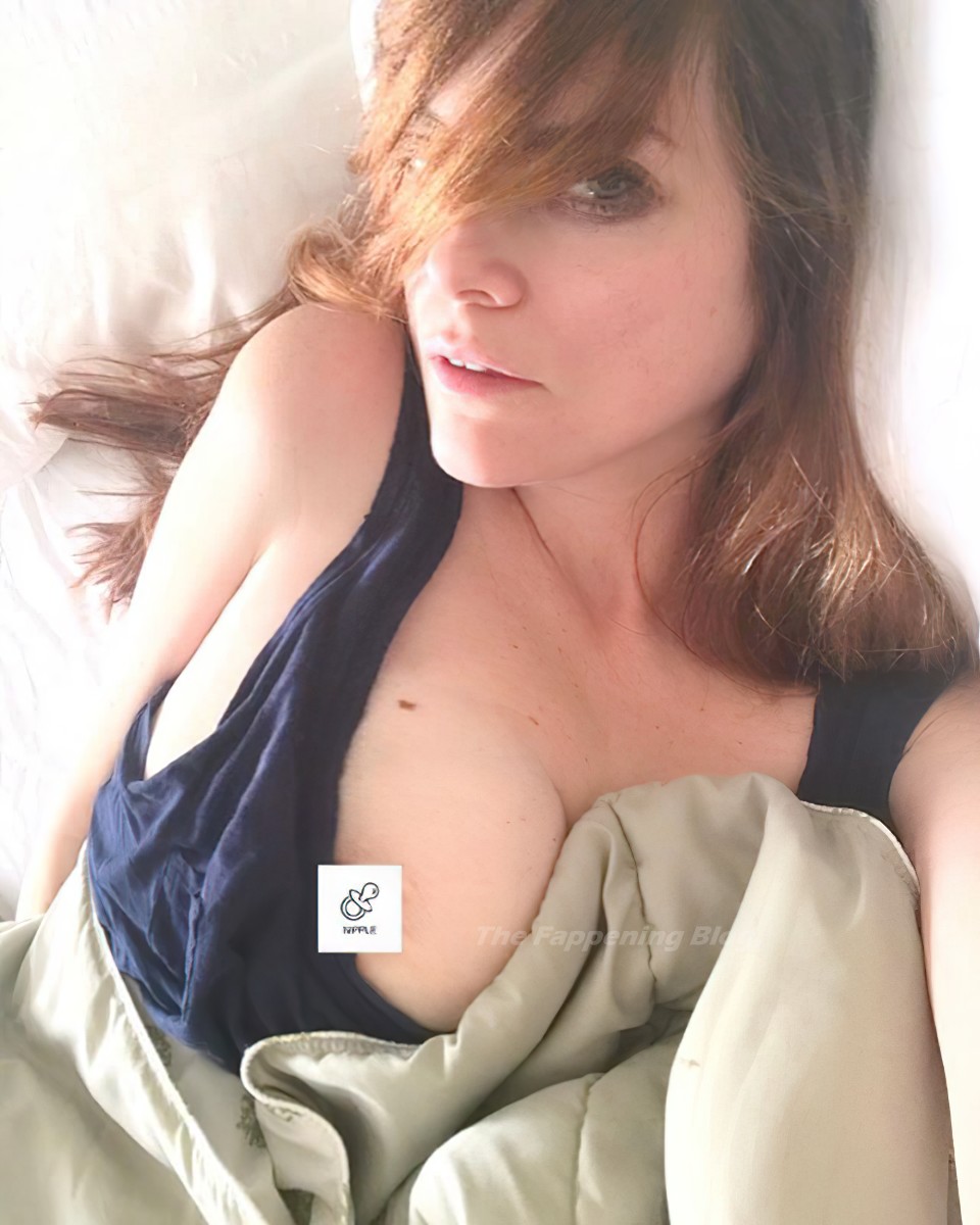 Sarah Beattie Nude &amp; Sexy (87 Photos)