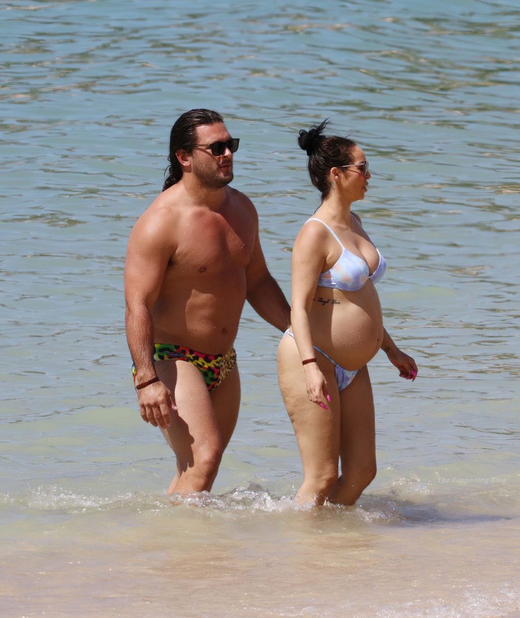 Scheana Shay &amp; Brock Davies Enjoy a Day at The Beach in Hawaii (30 Photos)