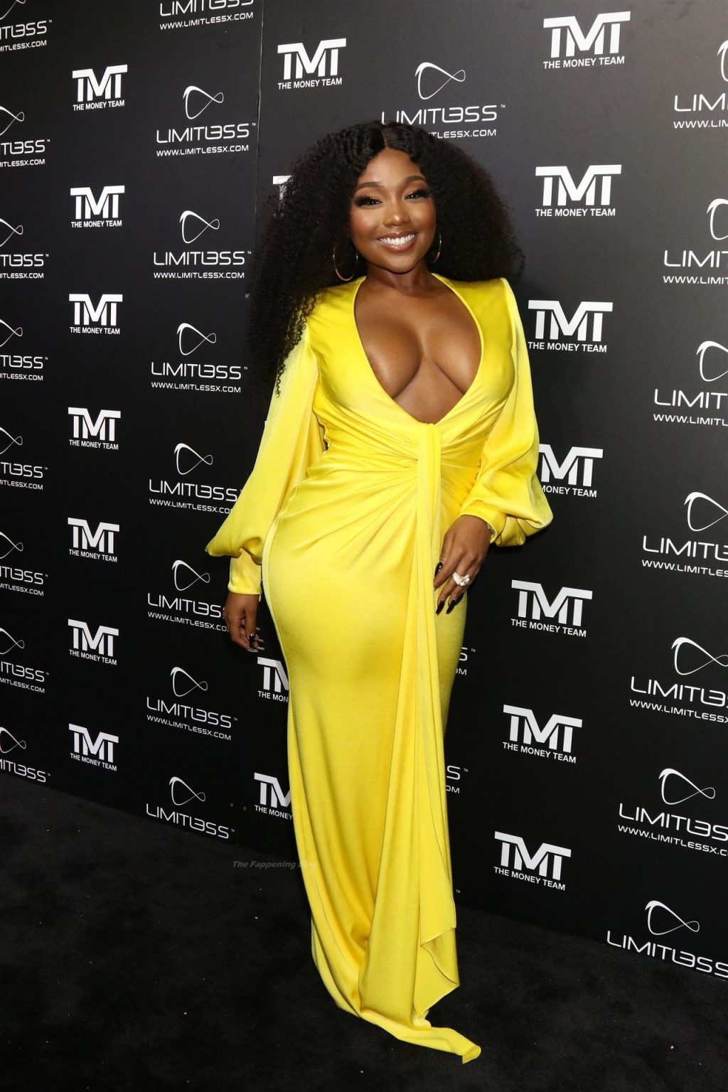 Starr Dawkins Stuns at The Venue in Fort Lauderdale (2 Photos + Video)
