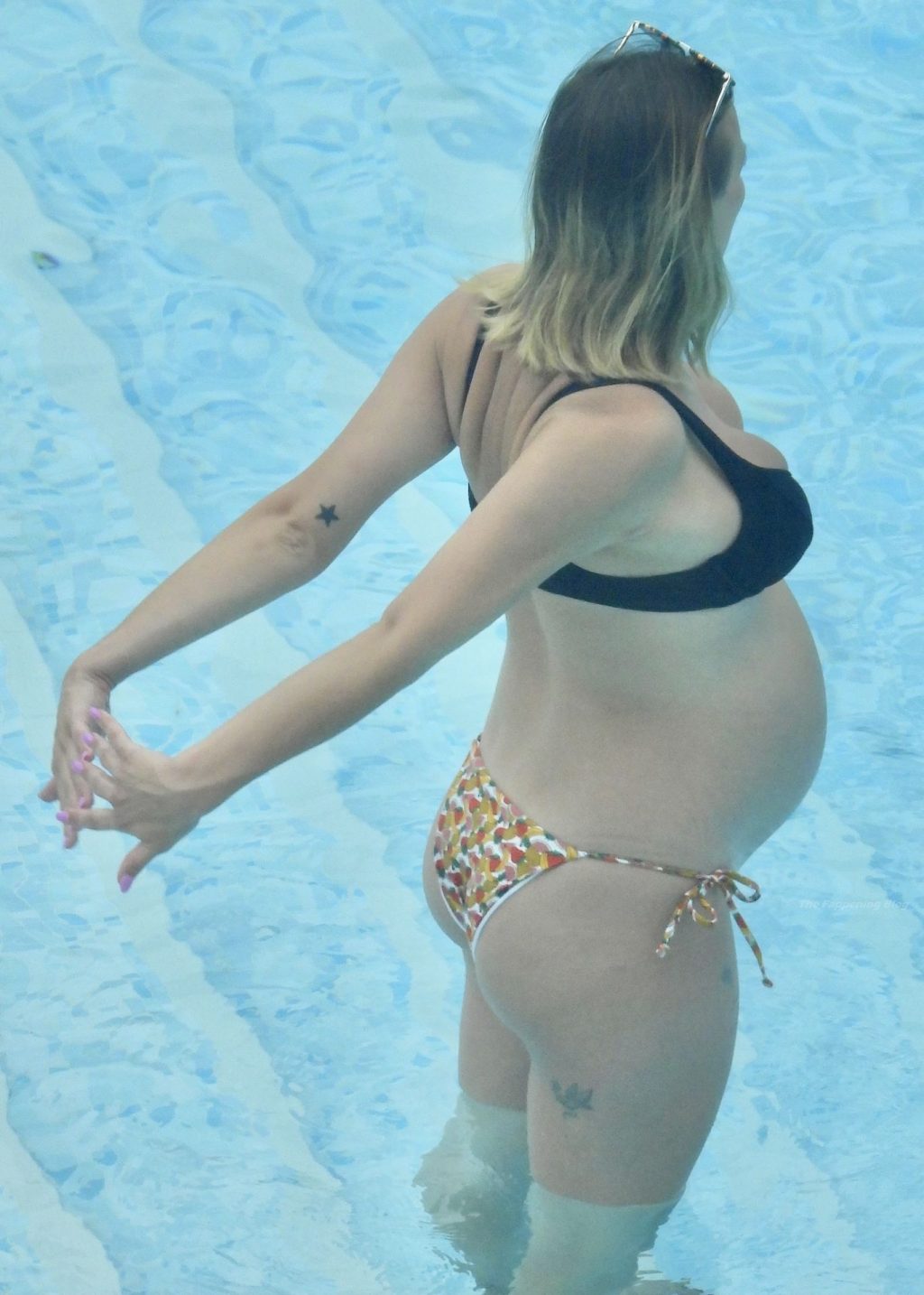Susie Bradley Shows Off Her Growing Baby Bump in Queensland (20 Photos)