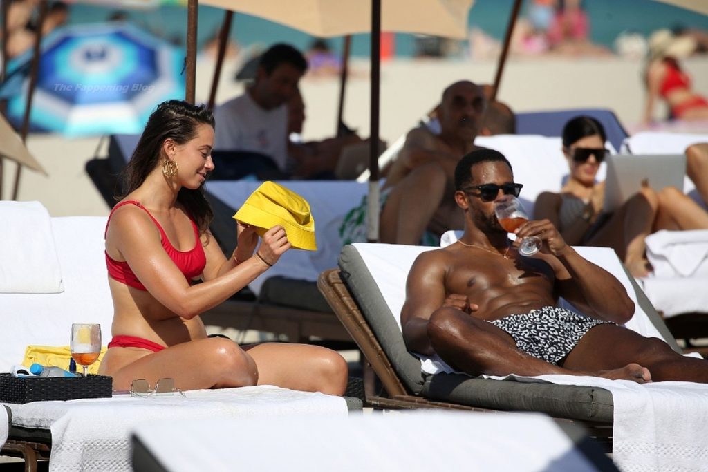 Victor Cruz is Seen on the Beach with YesJulz in Miami (26 Photos)
