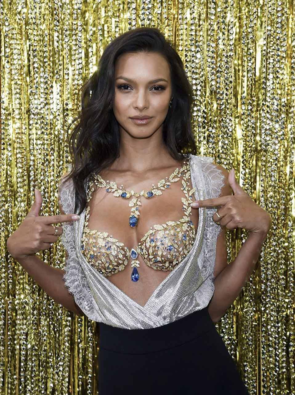 Lais Ribeiro Nude &amp; Sexy ULTIMATE Collection (166 Photos + Videos)