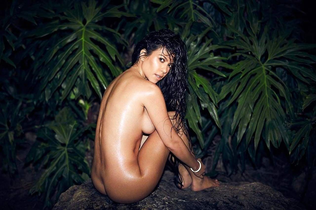 Kourtney Kardashian Nude Sexy 4.