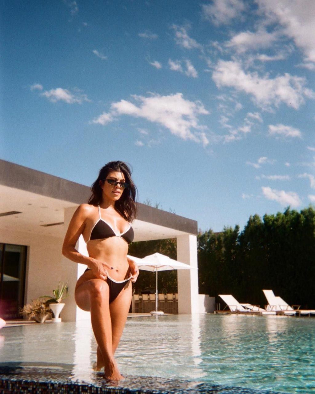 0225031027520_035_10-Kourtney-Kardashian-Nude-Sexy-thefappeningblog.com_.jpg