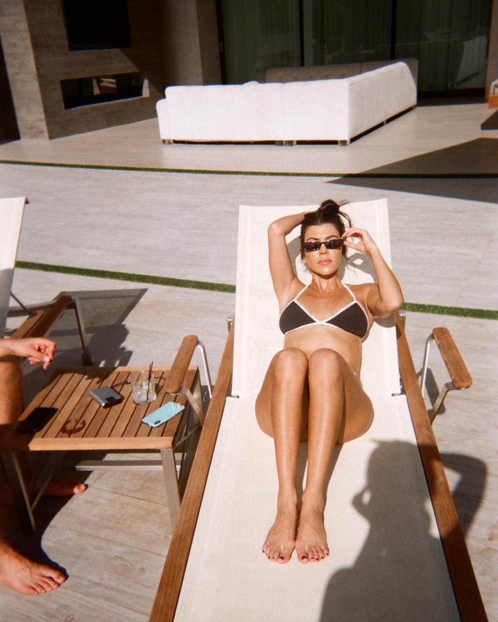 Kourtney Kardashian Nude &amp; Sexy – 2021 ULTIMATE Collection (145 Photos + Videos)