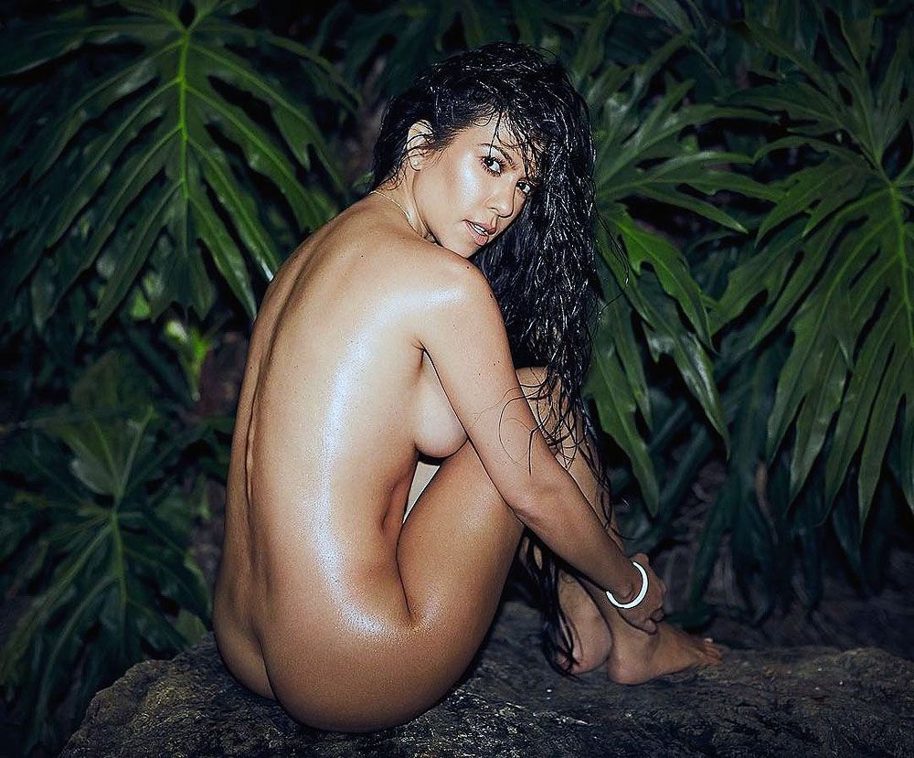 Kourtney Kardashian Nude Sexy (153 Photos) .