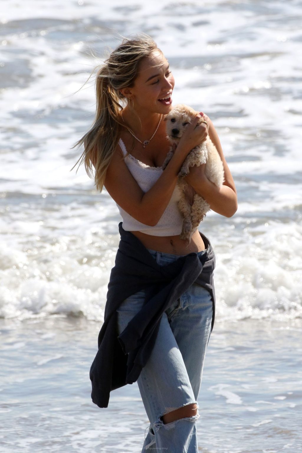 Alexis Ren is Pictured With Her New Puppy in Malibu (72 Photos)