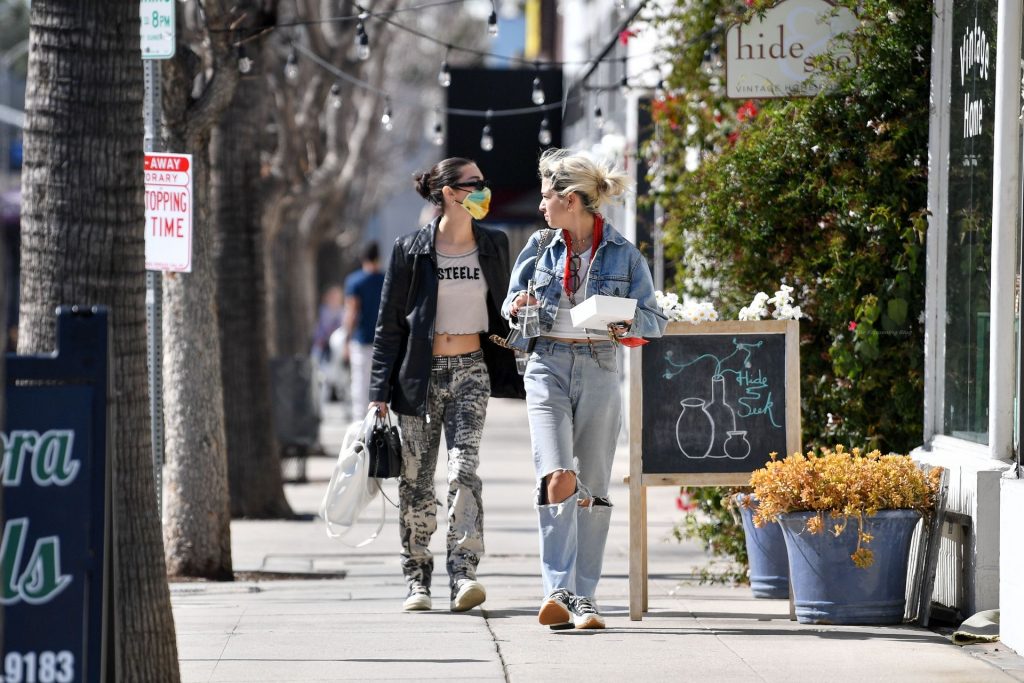 Amanda Steele Goes Braless in LA (11 Photos)