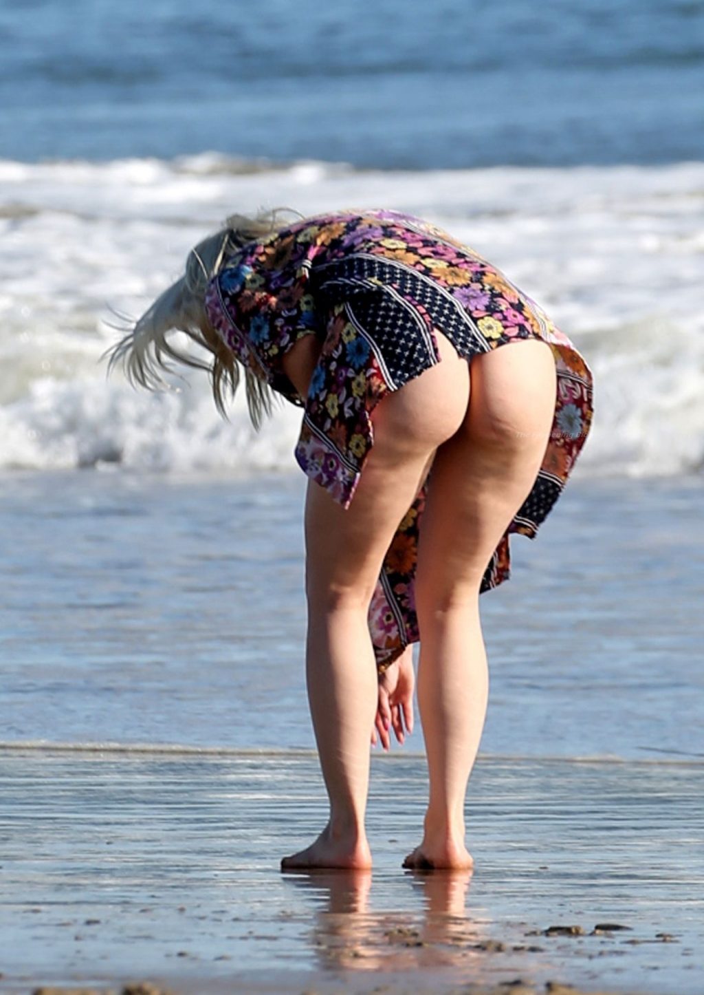 Ariel Winter Shows Off Her Butt on the Beach (99 Photos)