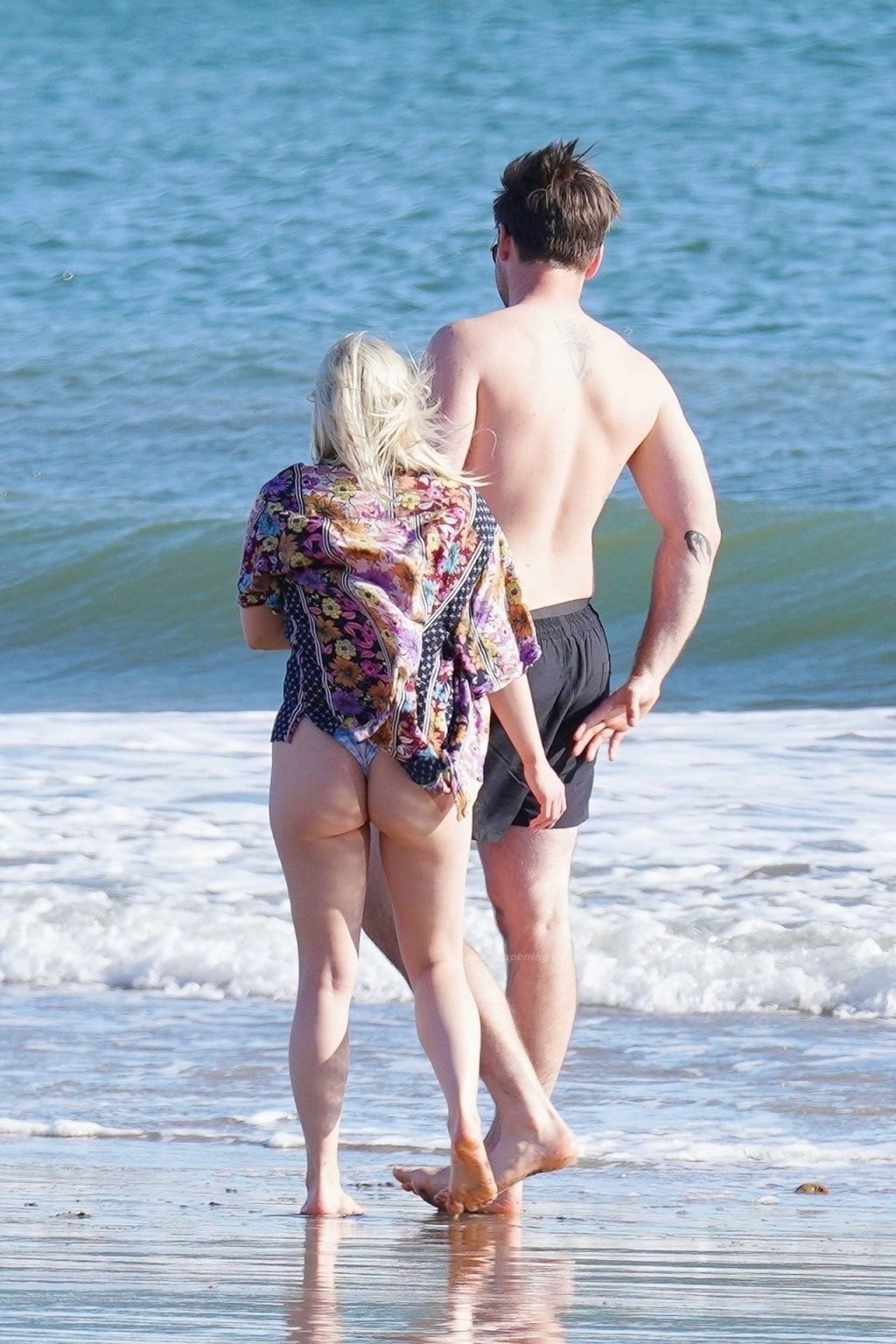Ariel Winter Shows Off Her Butt on the Beach (99 Photos)