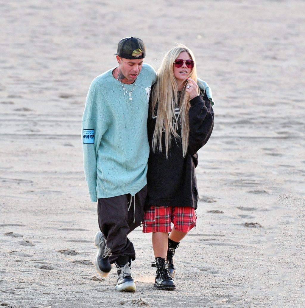 Avril Lavigne &amp; Mod Sun Celebrate His Birthday On The Beach (37 Photos)