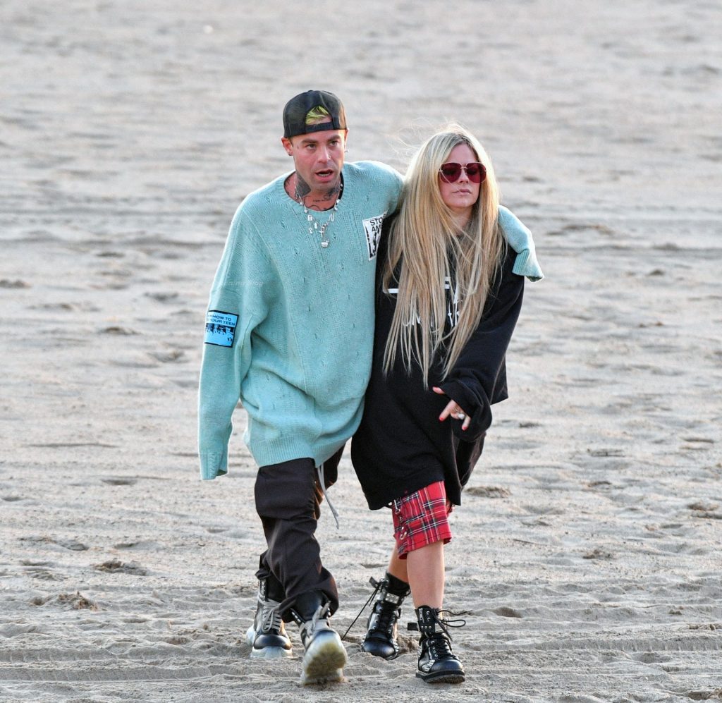 Avril Lavigne &amp; Mod Sun Celebrate His Birthday On The Beach (37 Photos)