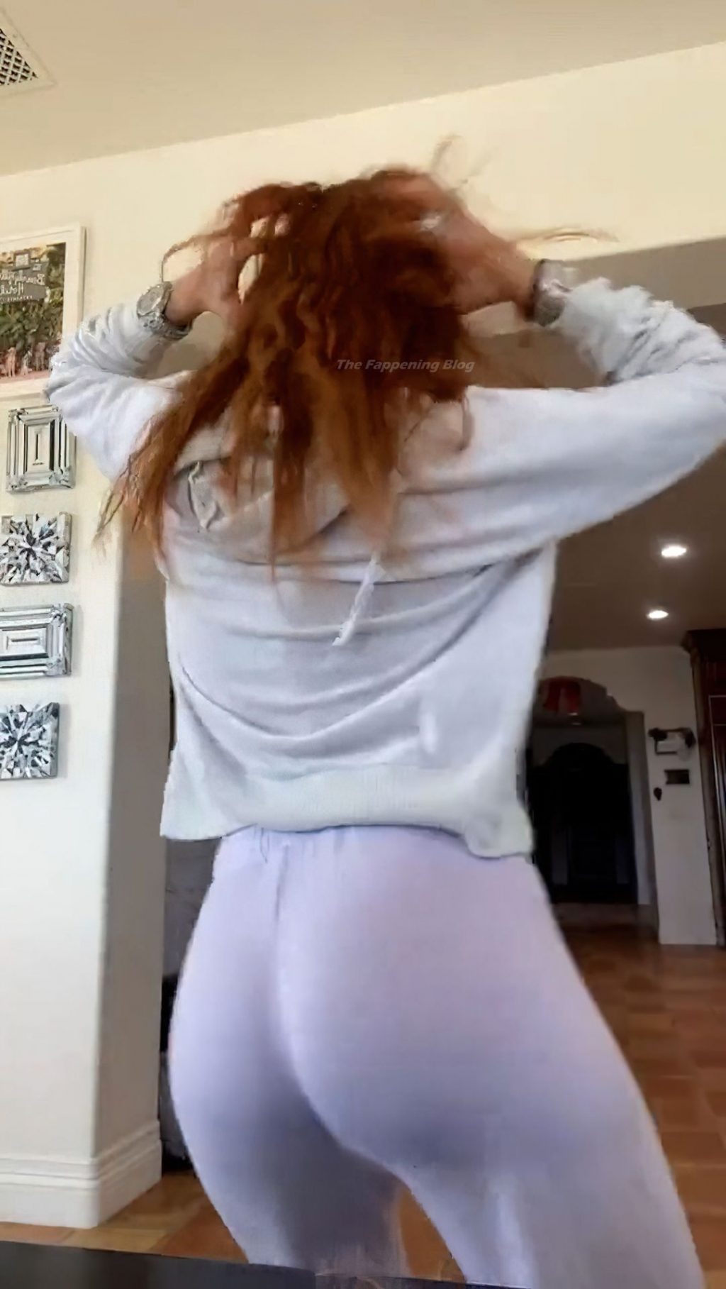Bella Thorne Shows Off Her Butt (20 Pics + Video)
