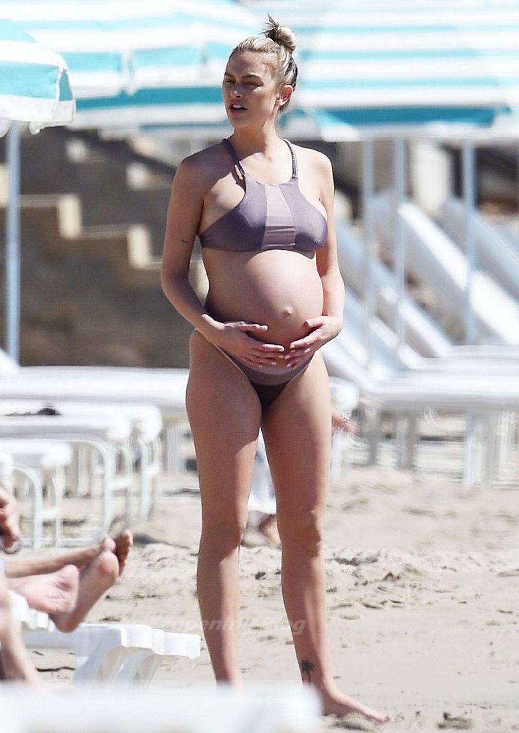 Vanderpump Rules' pregnant Brittany Cartwright and model Lala Kent sli...