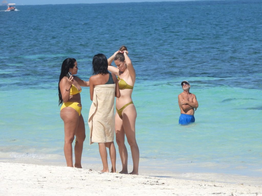 Desire Cordero is Seen Doing a Photshoot in Cancun (60 Photos)
