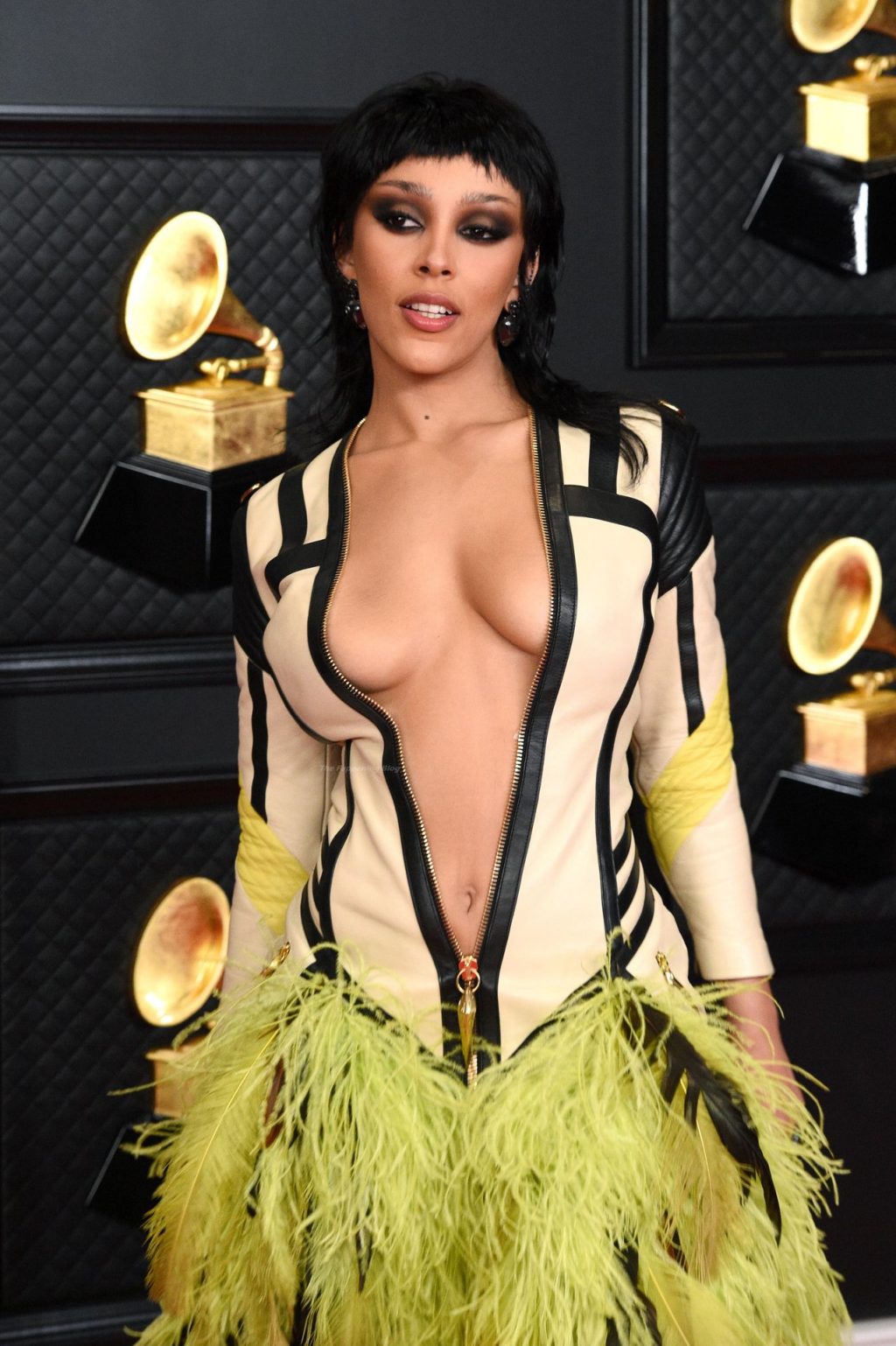 Doja Cat Displays Her Tits at the 63rd Annual Grammy Awards (27 Photos)