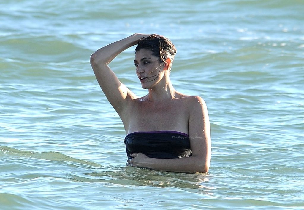 Elisa Isoardi Shows Off Her Stunning Figure on the Beach (57 Photos)