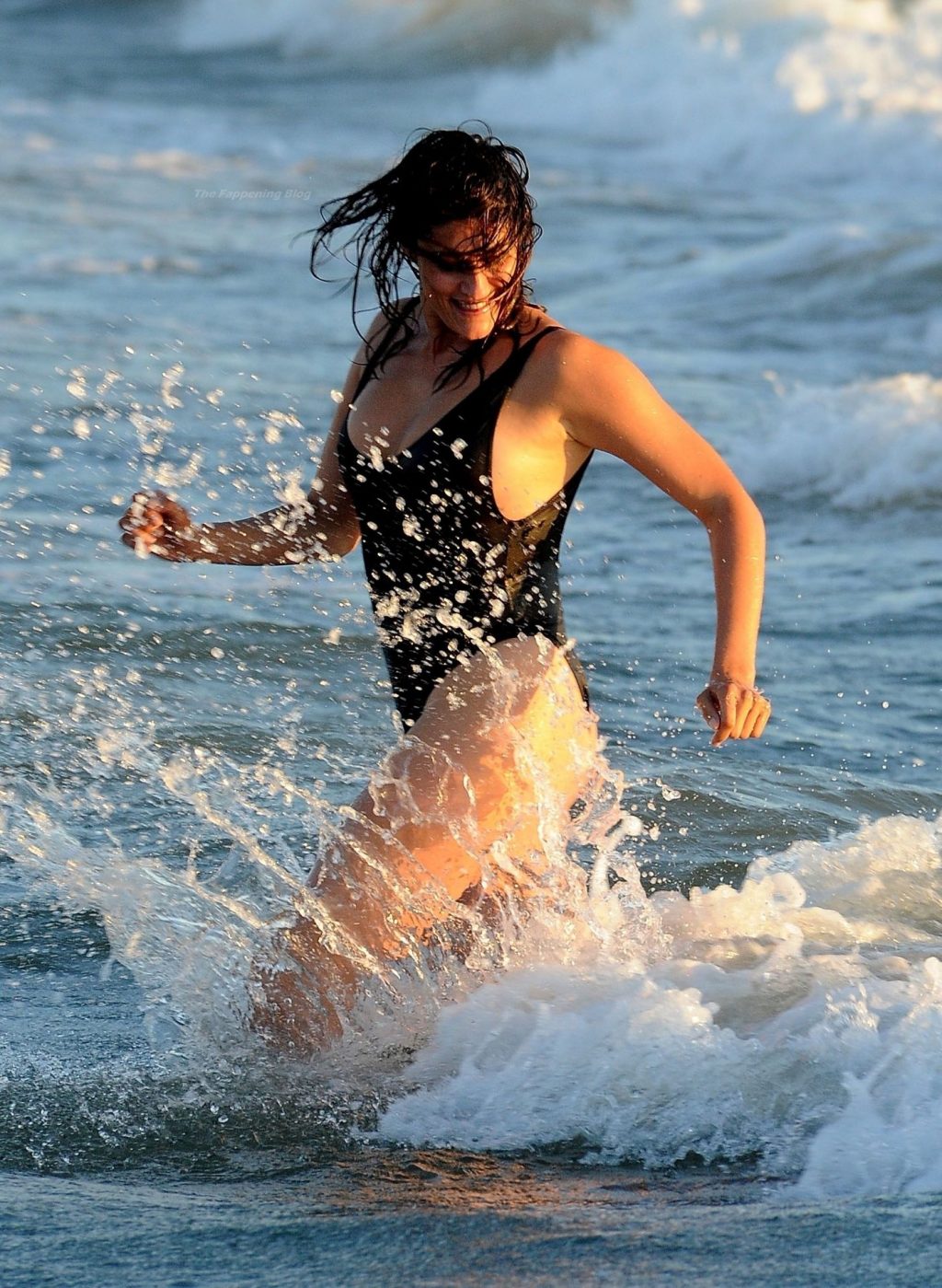 Elisa Isoardi Shows Off Her Stunning Figure on the Beach (57 Photos)