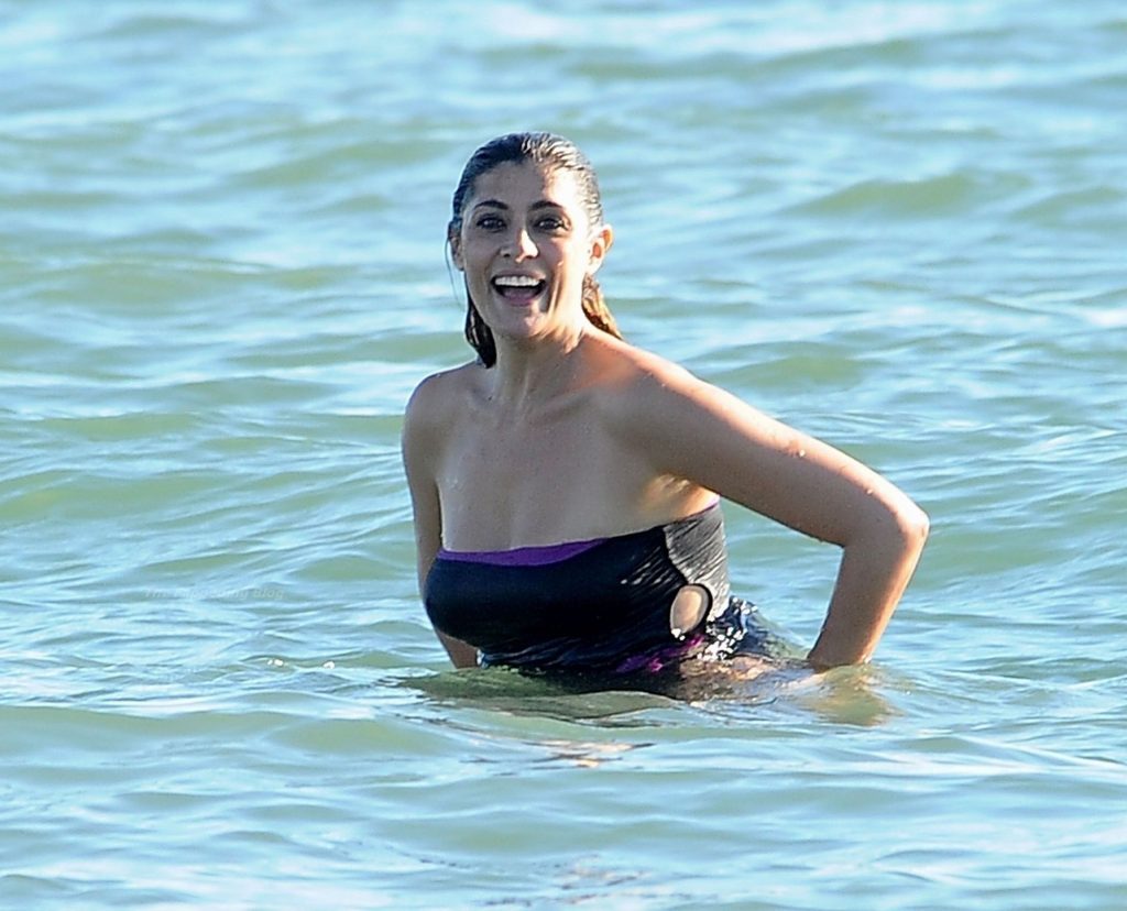 Elisa Isoardi Shows Off Her Stunning Figure on the Beach (57 Photos)