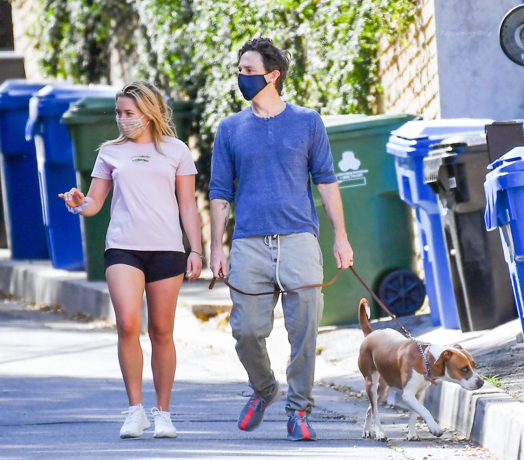 Zach Braff Is Seen with Braless Florence Pugh in LA (17 Photos)