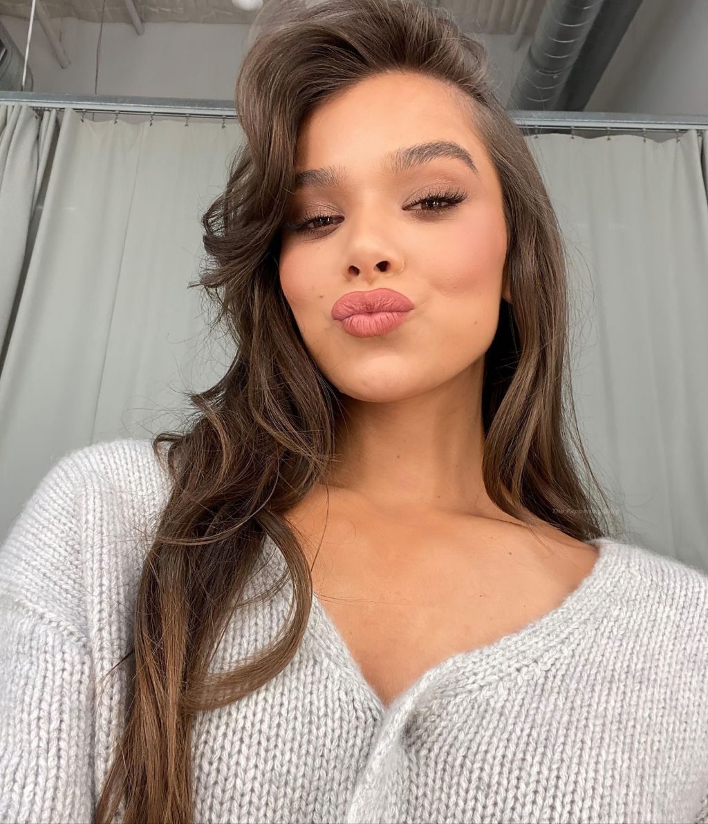 Hailee Steinfeld Nude &amp; Sexy Collection (33 Photos + Video) [Updated]