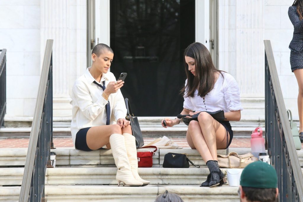 ‘Gossip Girl’ Reboot Films in Upper Manhattan (46 Photos)