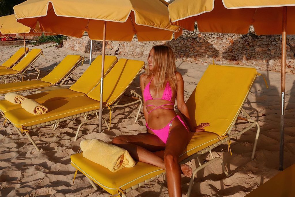 Kimberley Garner Shows Off Her Bikini Body (6 Photos)