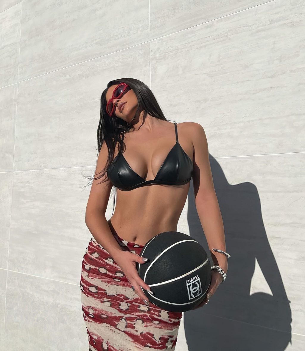 Kylie Jenner Sexy Collection – Part 2 (121 Photos) [Updated]