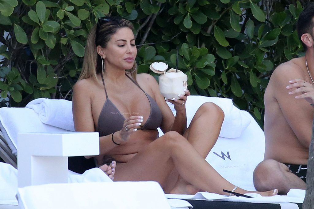 Busty Larsa Pippen Relaxes with a Mystery Man by the Pool in Miami (58 Photos)