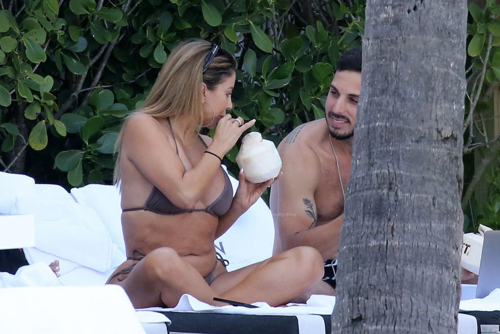 Busty Larsa Pippen Relaxes with a Mystery Man by the Pool in Miami (58 Photos)