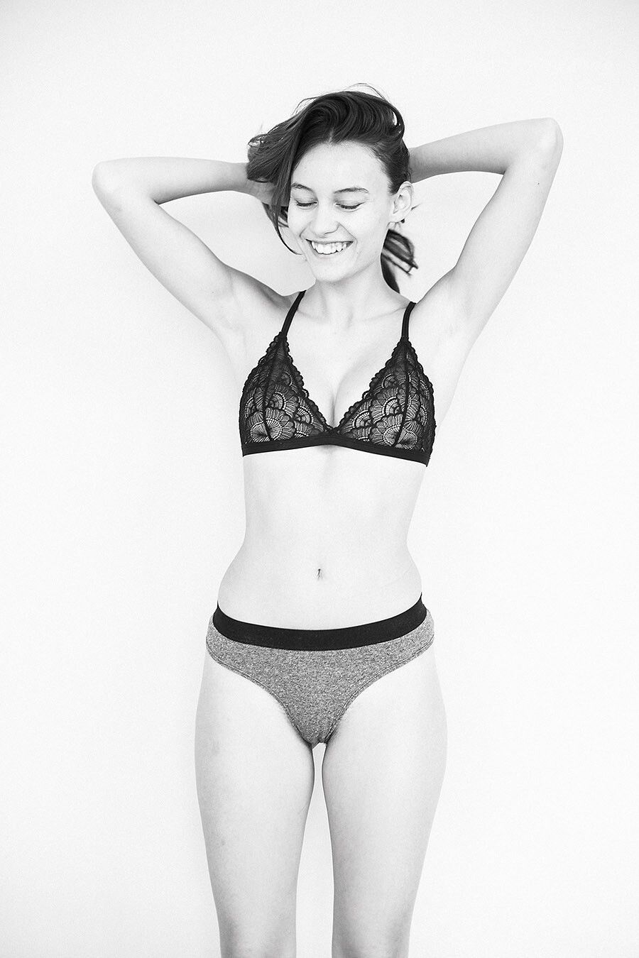 Lena Simonne Nude &amp; Sexy (20 Photos)