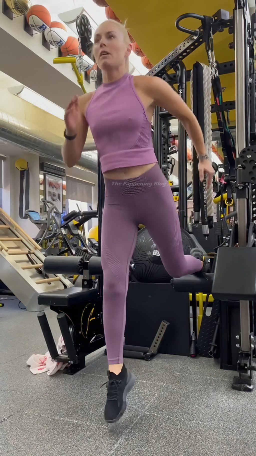 Lindsey Vonn Shows Her Pokies in the Gym (13 Pics + Video)