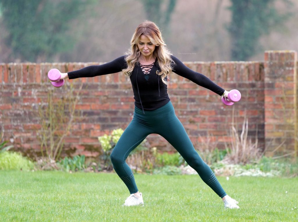 Lizzie Cundy Shows Off Her Cleavage Exercising in a Green Outfit (21 Photos)
