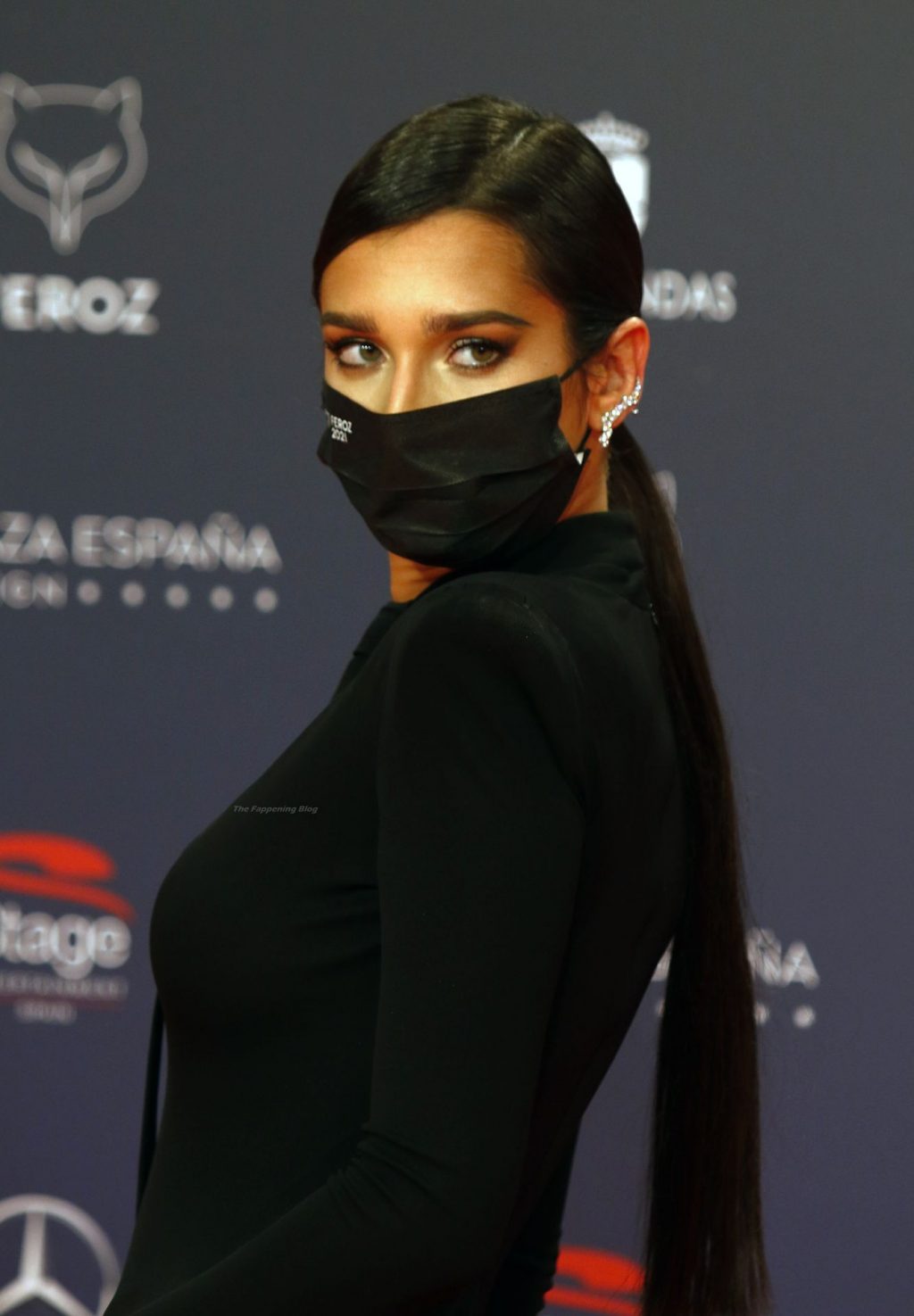 Lola Rodriguez Looks Hot in a Black Dress at Feroz Awards (12 Photos)