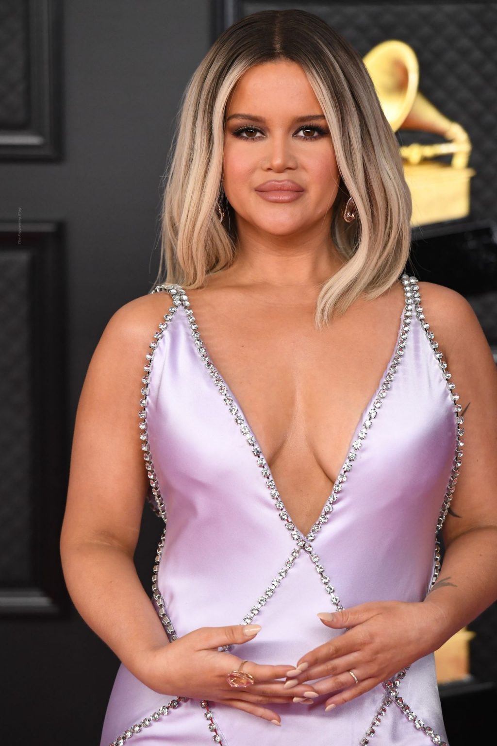 Maren Morris Flaunts Her Tits at the 63rd Annual Grammy Awards (11 Photos)