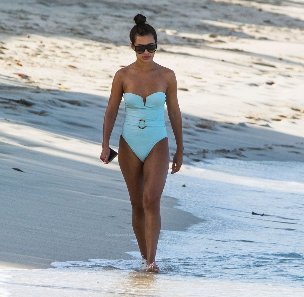 Montana Brown Shows Off Her Sexy Beach Body on the Beach (36 Photos)