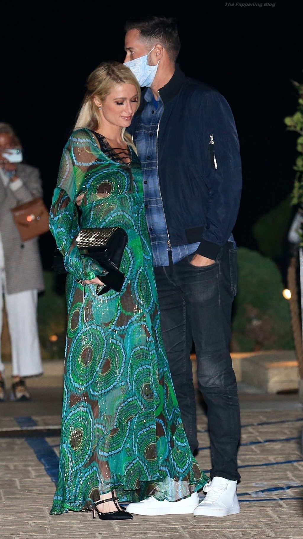 Leggy Paris Hilton Has Dinner at Nobu with Her Mom and Dad (70 Photos)
