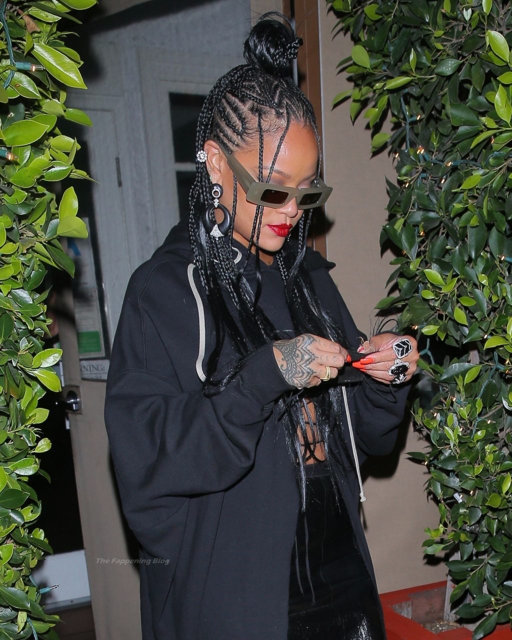 Leggy Rihanna Grabs Dinner in Santa Monica (116 Photos)