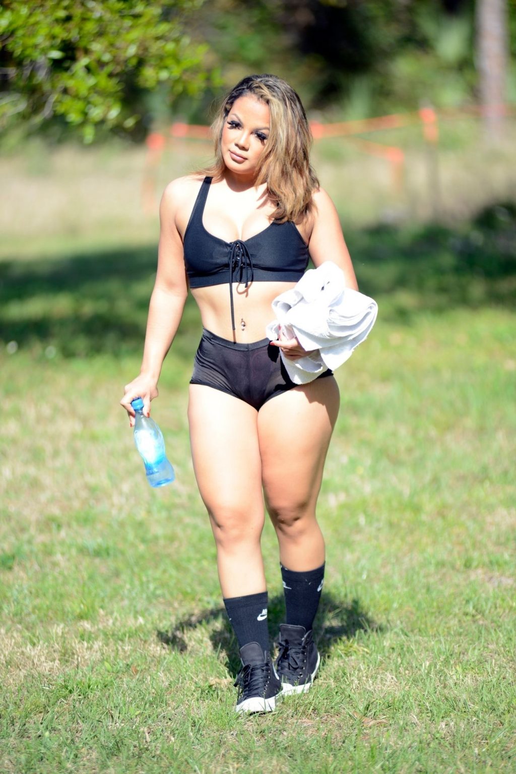 Stephanie Marie Flexes Knockout Curves at a Miami Park (16 Photos)