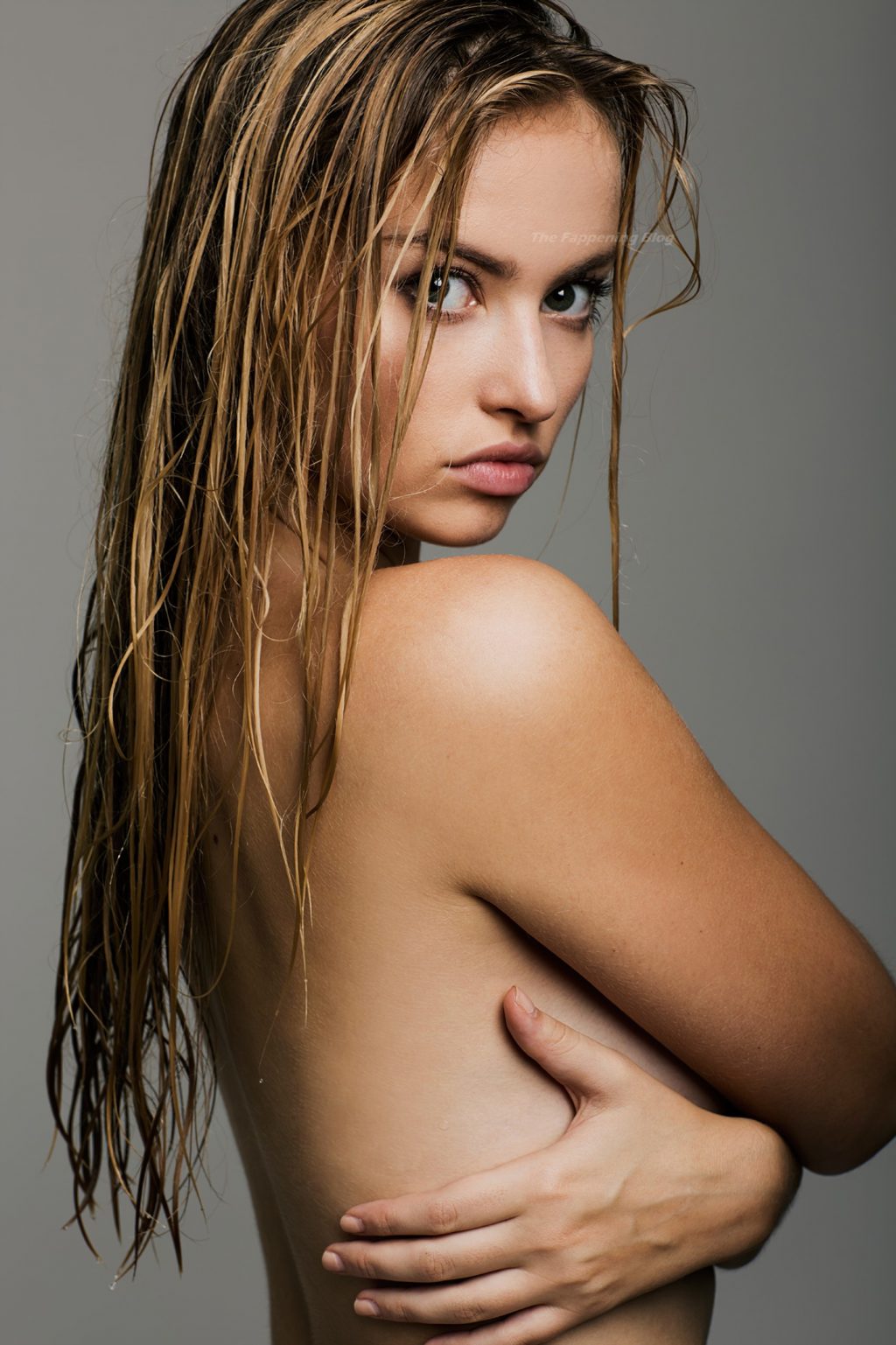 Taylor Justine Howard Topless (3 Photos)