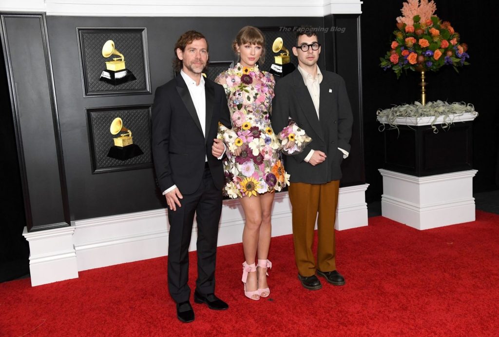 Taylor Swift Stuns at the 63rd Annual Grammy Awards (29 Photos)