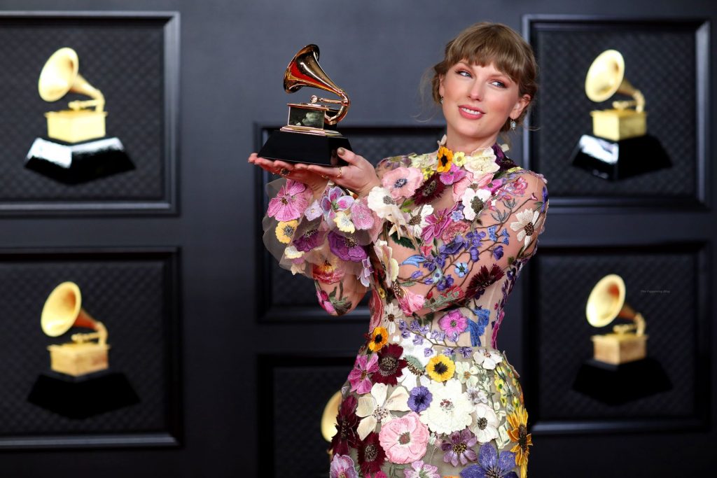 Taylor Swift Stuns at the 63rd Annual Grammy Awards (29 Photos)