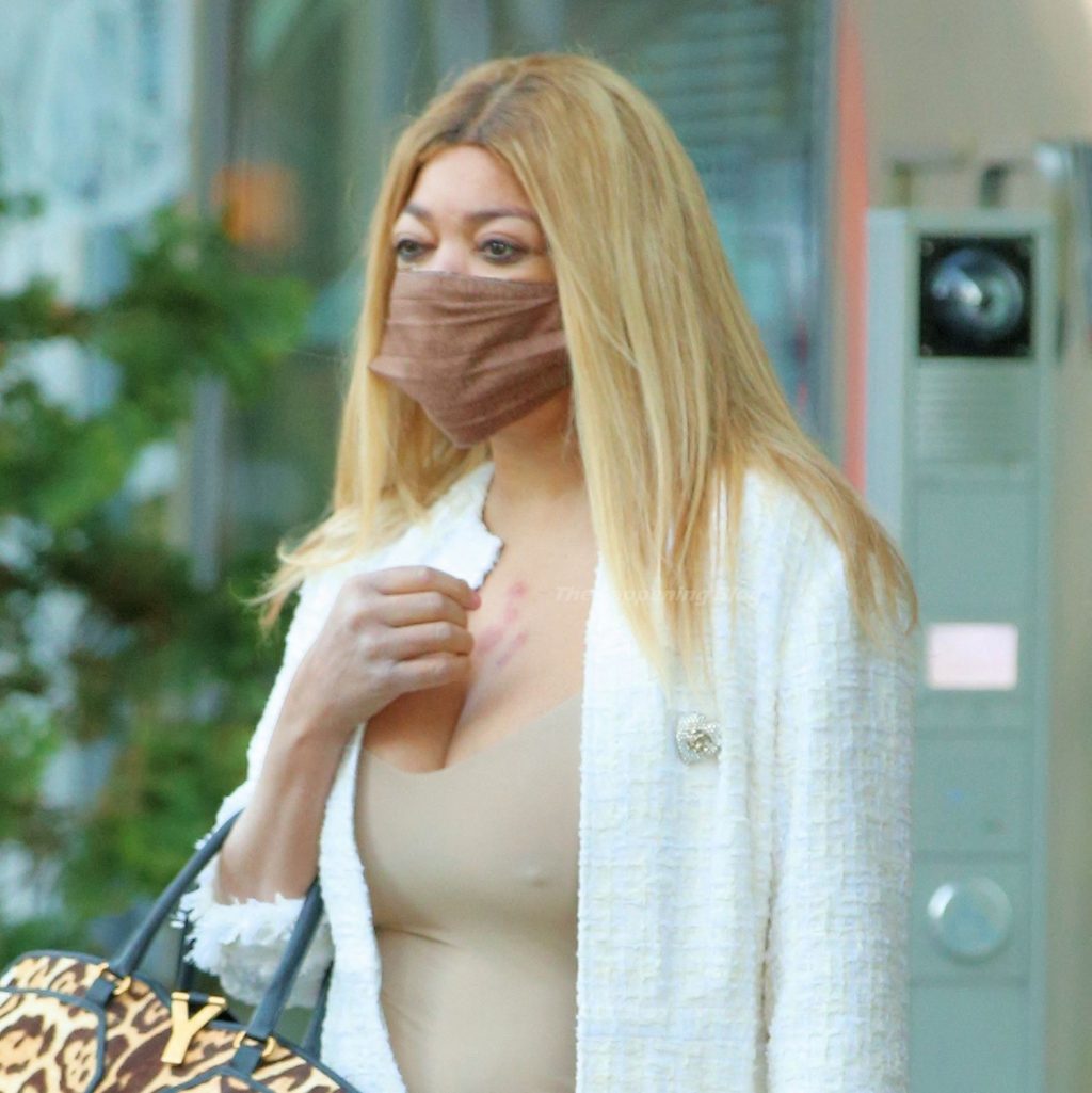 Wendy Williams is Seen in NYC (14 Photos)