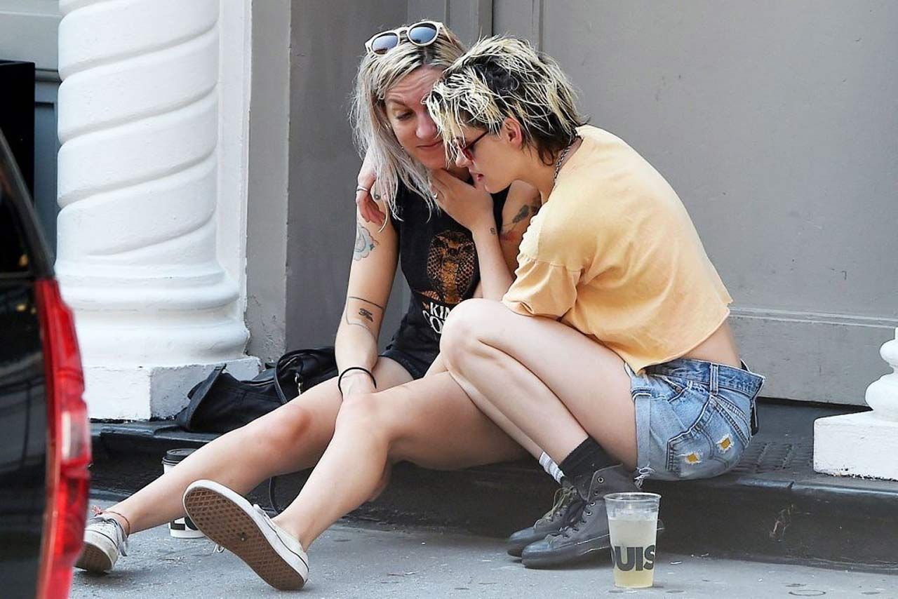 Kristen Stewart In Talks To Star In Lesbian Holiday Rom