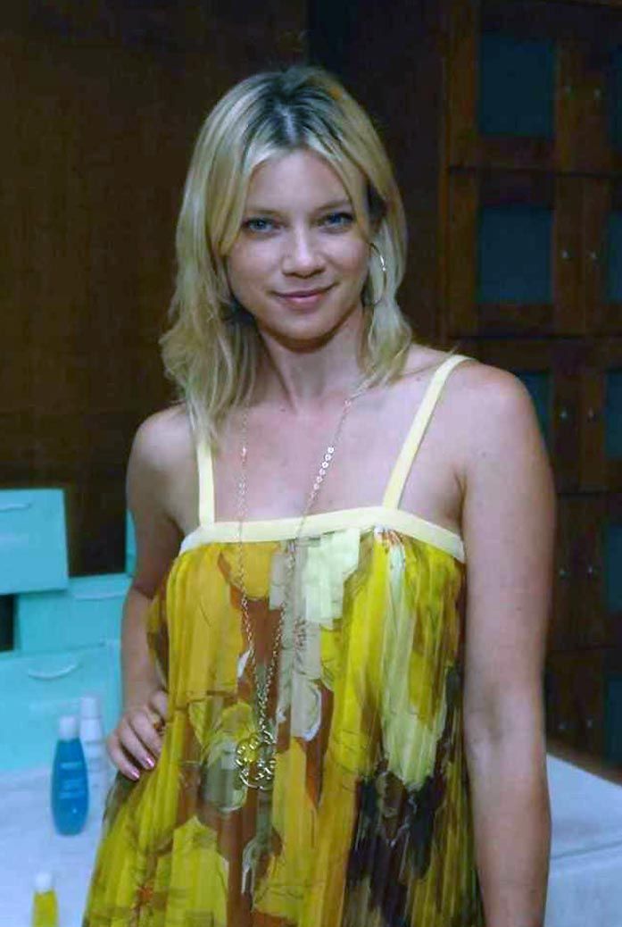 Amy Smart Nude and Sexy (95 Photos + Sex Scenes Compilation)