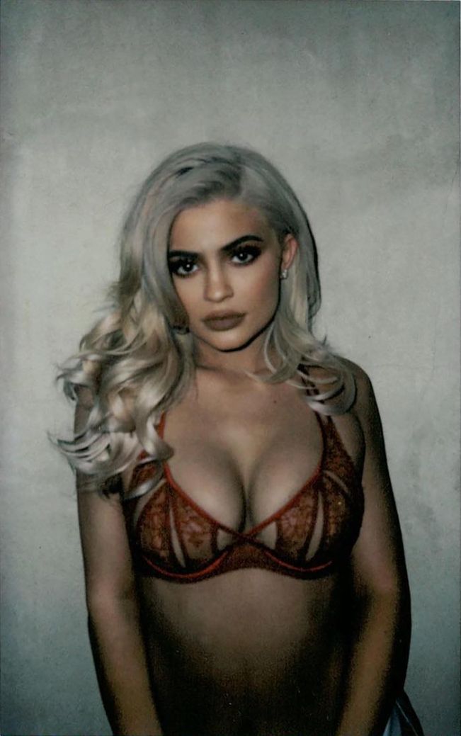 Kylie Jenner Nude &amp; Sexy (183 Photos + Leaked PORN With Travis Scott &amp; 2021 News)