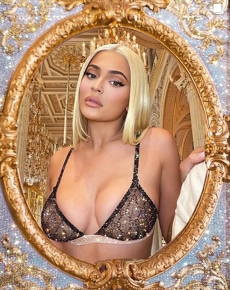 Kylie Jenner Nude &amp; Sexy (183 Photos + Leaked PORN With Travis Scott &amp; 2021 News)